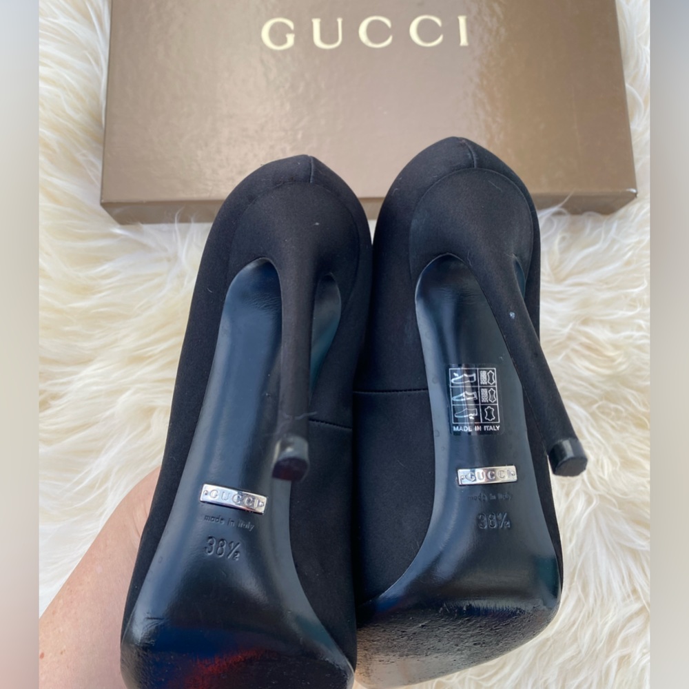 Black GUCCI heels with a bow in size 38.5 (8.5US) - Picture 9 of 13